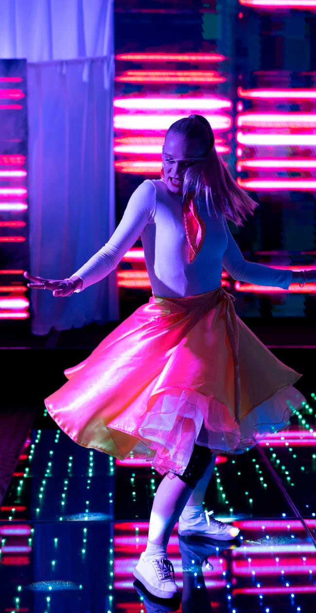 Creamos experiencias que tu empresa siempre recordará. Contamos con la mejor producción de fiestas corporativas. Contamos con el mejor equipo de producción, buscamos que tu fiesta sea única, los invitados lo recuerden y lo esperen todos los años. Desarrollamos fiestas corporativas de fin de año, actividades, rifas, bailes, concursos, contratación de artistas, Stand up. 