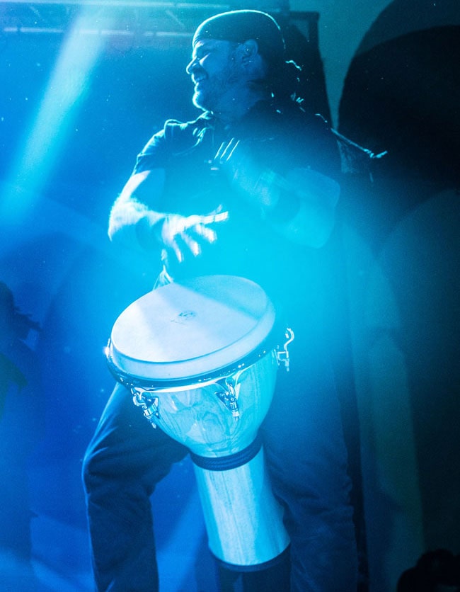 Brindamos un servicio global como agencia en la producción de eventos. Contamos con equipo propio de audio, iluminación y video. Desarrollamos conceptos innovadores para que nuestros clientes tengan una experiencia única y obtengan los objetivos deseados. Nuestro compromiso es desarrollar, planear, ejecutar, solucionar y organizar. El alma del evento es el concepto. Nuestro equipo de producción es de la mejor calidad en audio, video e iluminación. Adaptándonos y sacando el mejor provecho al presupuesto.